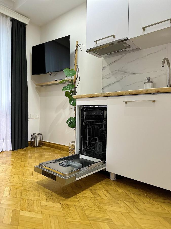 Apartment Apartment *